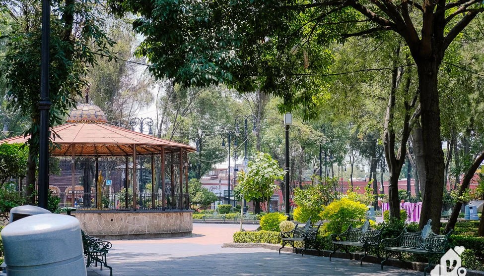 Kiosco del centro de Villa Coyoacán, cerca de Integra Dental Coyoacán